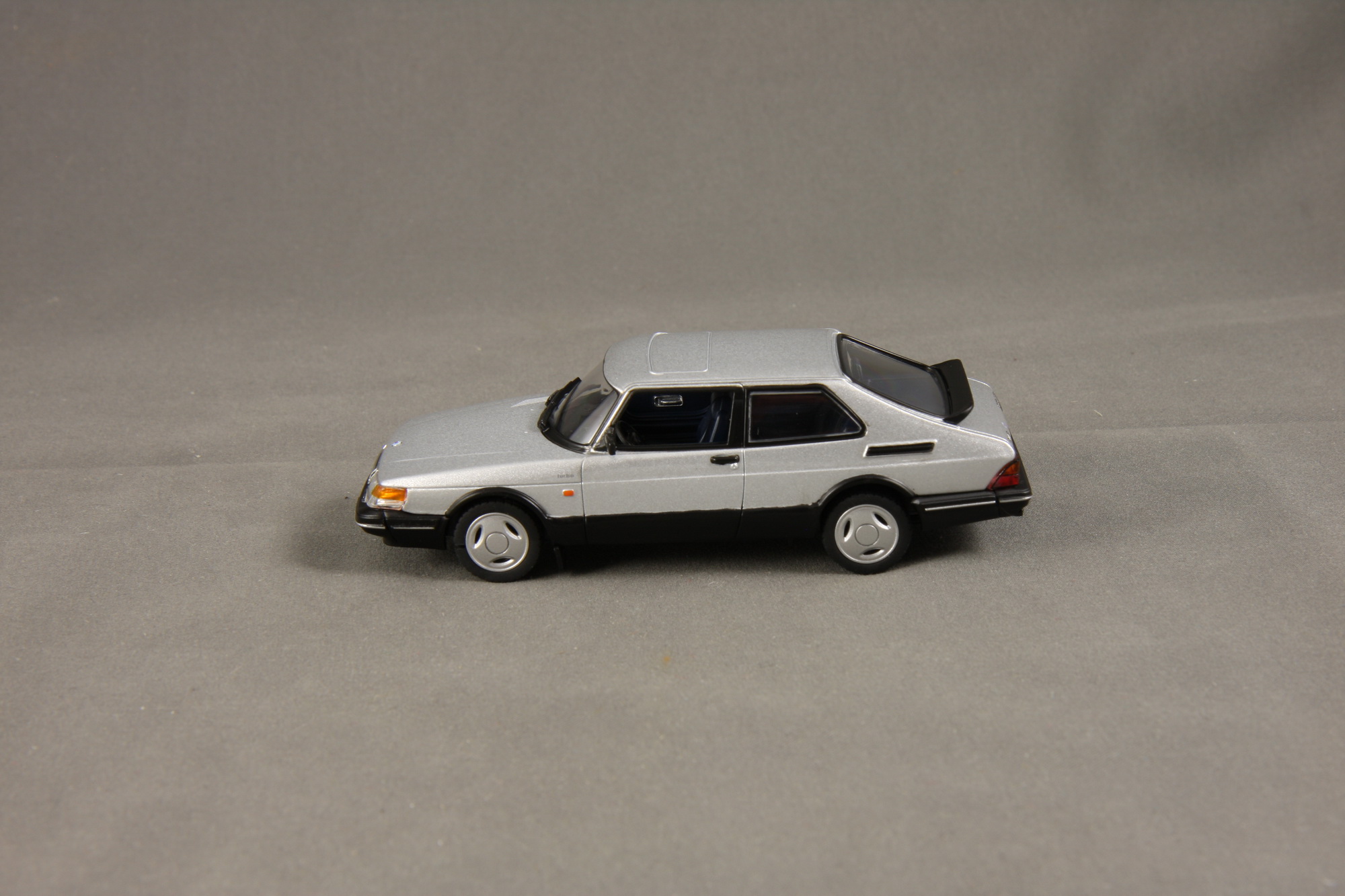 900 - 1989 3-door Turbo 16 S Bild 4